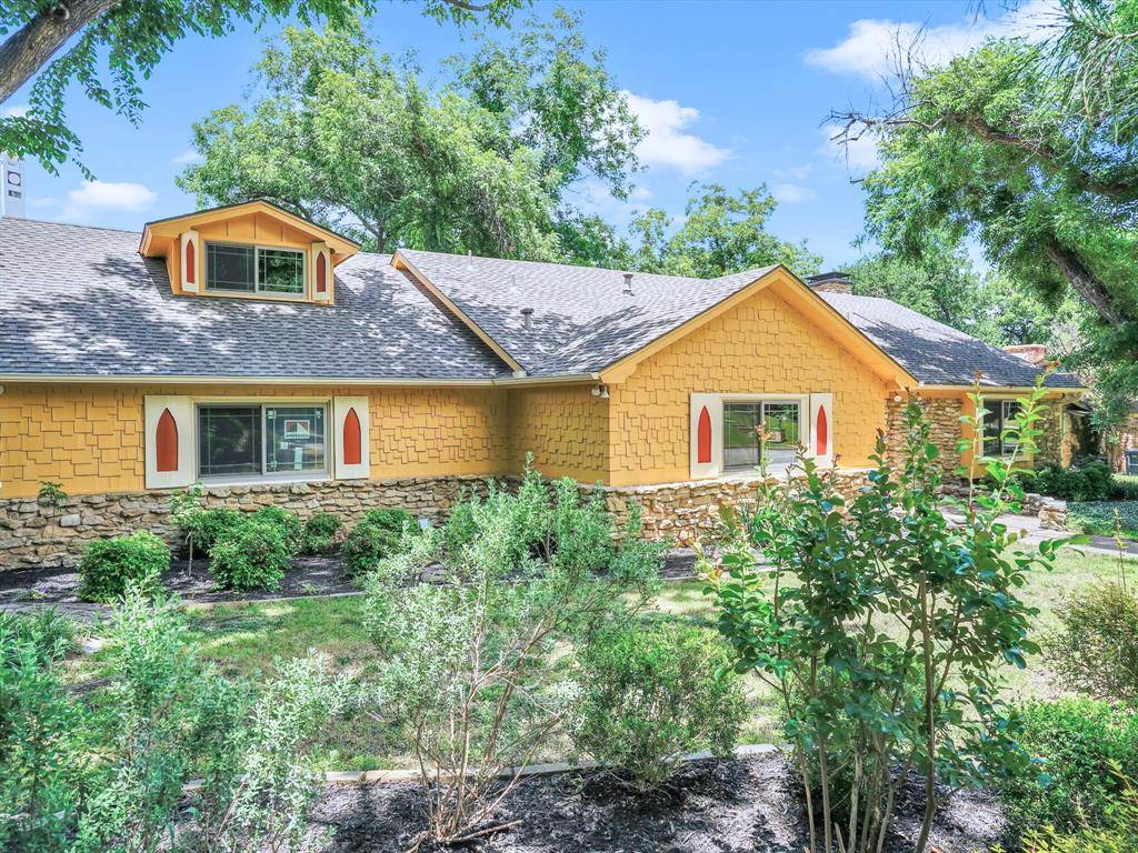 Fort Worth, TX 76112,5217 Blue Valley Court