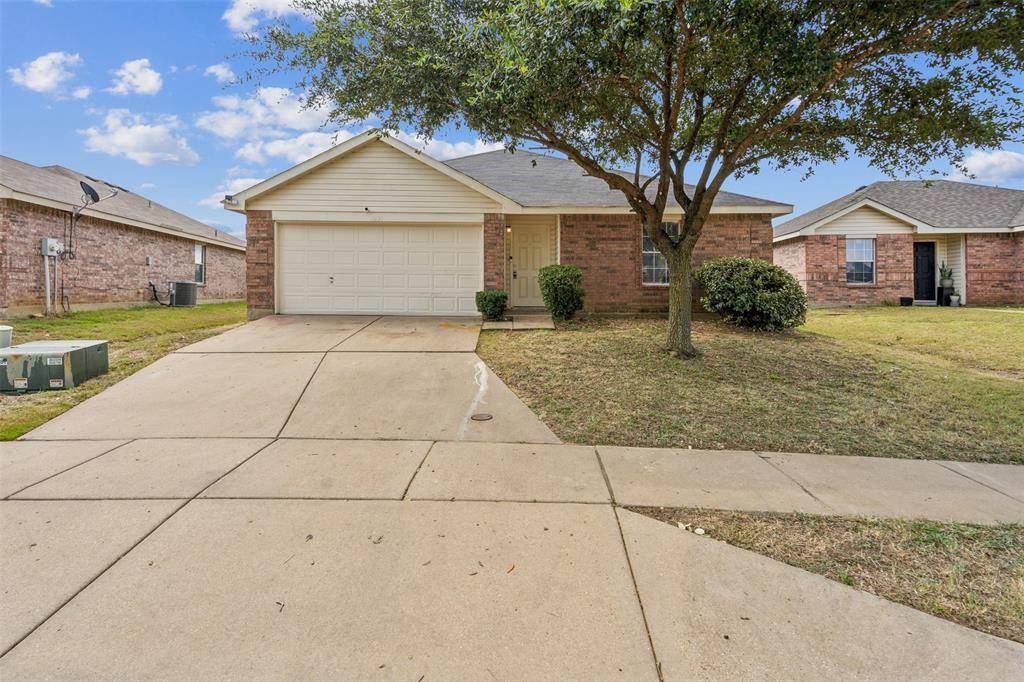 1400 Castle Ridge Road, Fort Worth, TX 76140