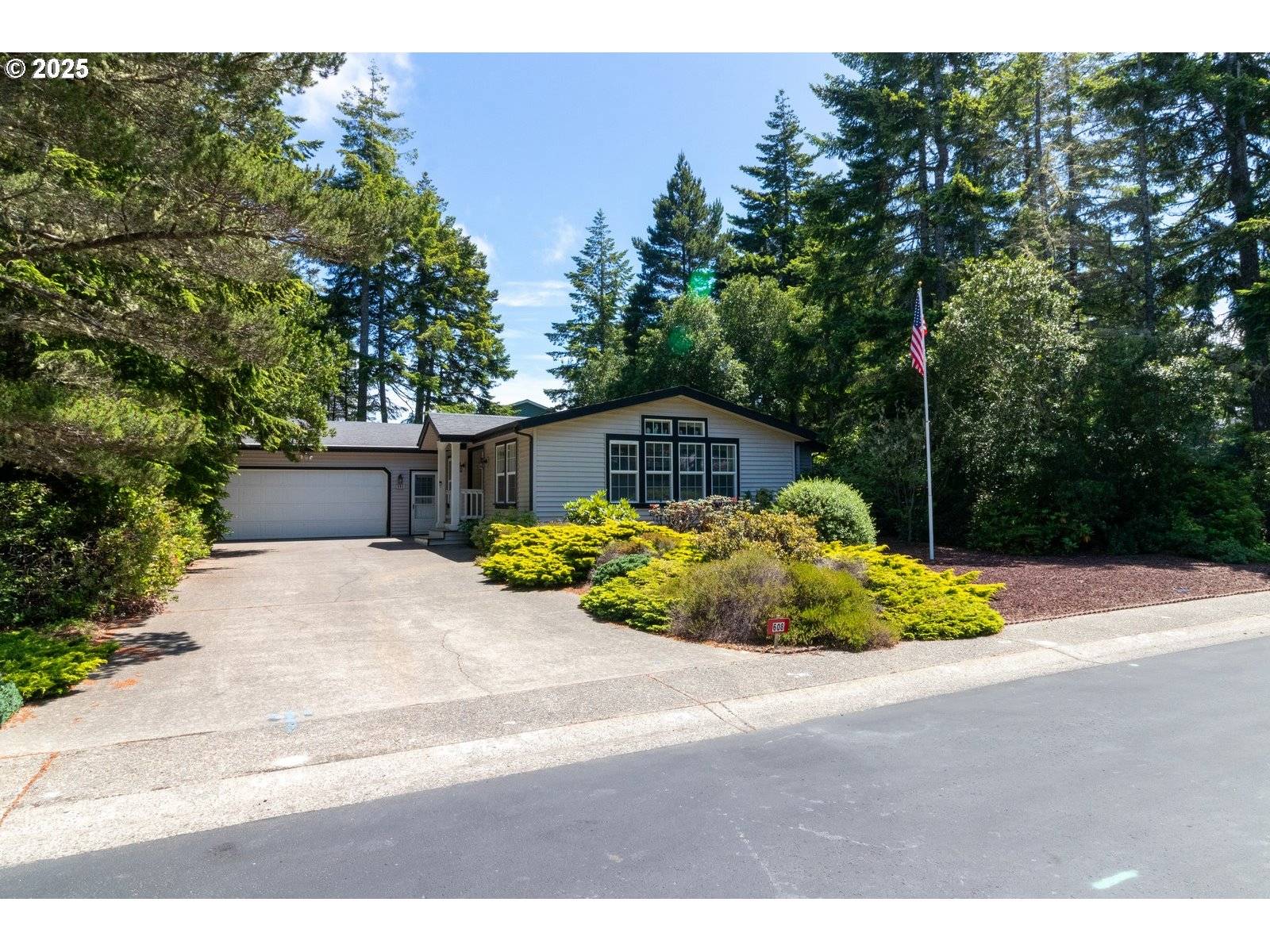 Florence, OR 97439,608 GLENBROOK CIR