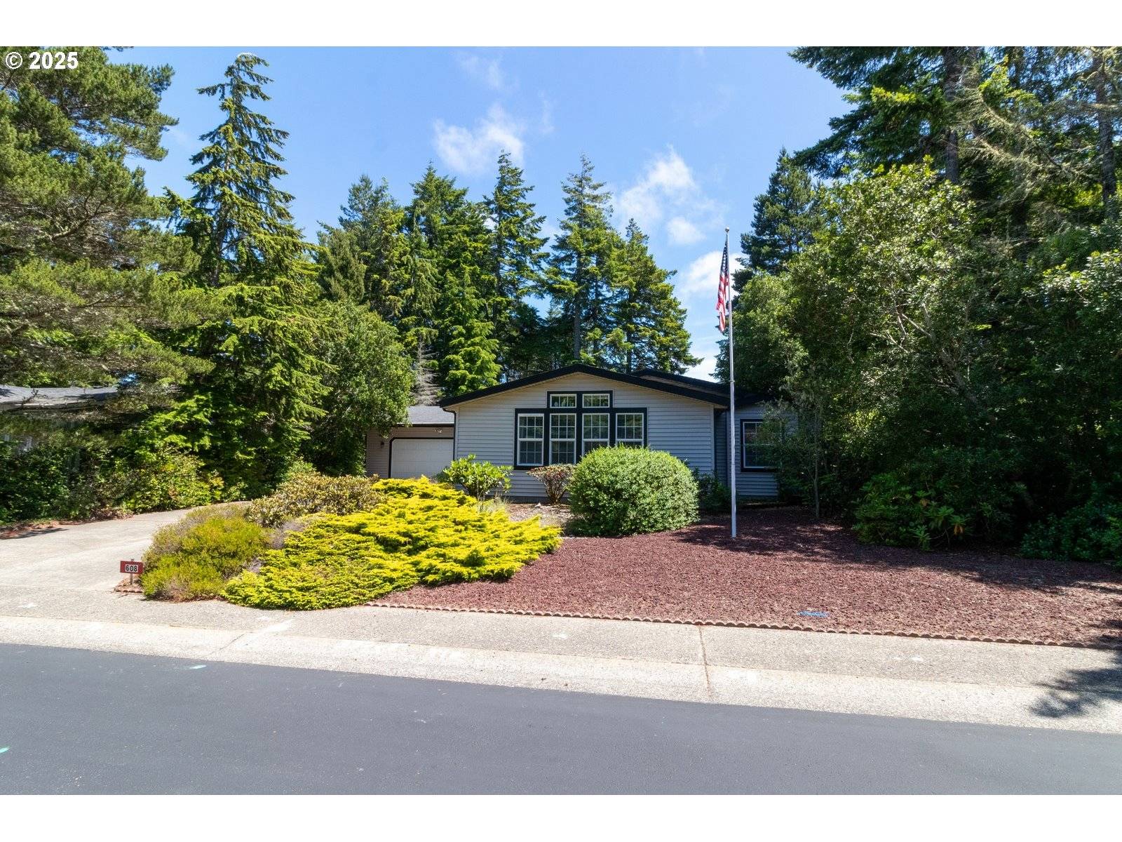 Florence, OR 97439,608 GLENBROOK CIR