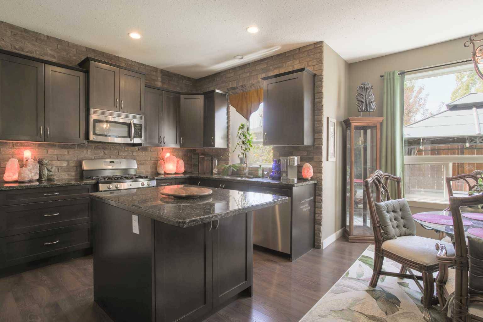 Airdrie, AB T4B 0J9,17 Luxstone Rise SW