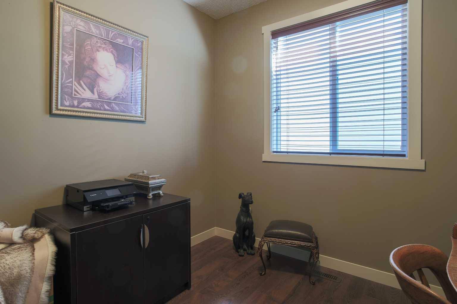 Airdrie, AB T4B 0J9,17 Luxstone Rise SW