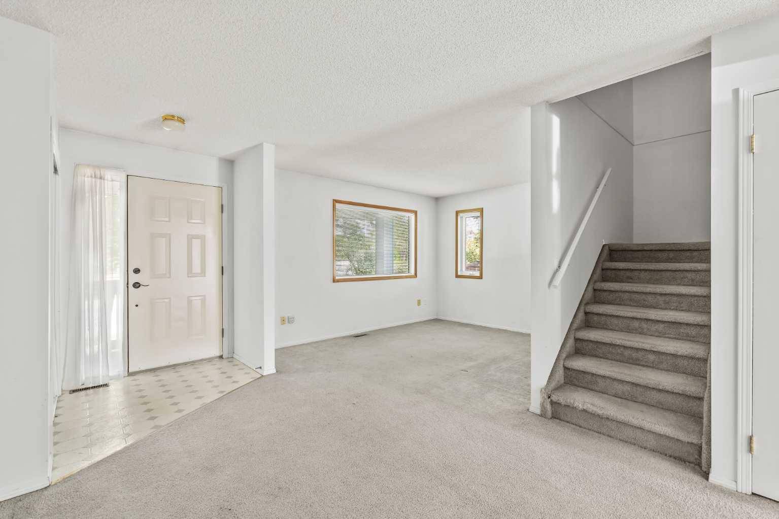Calgary, AB T1Y6V2,3399 Catalina BLVD NE