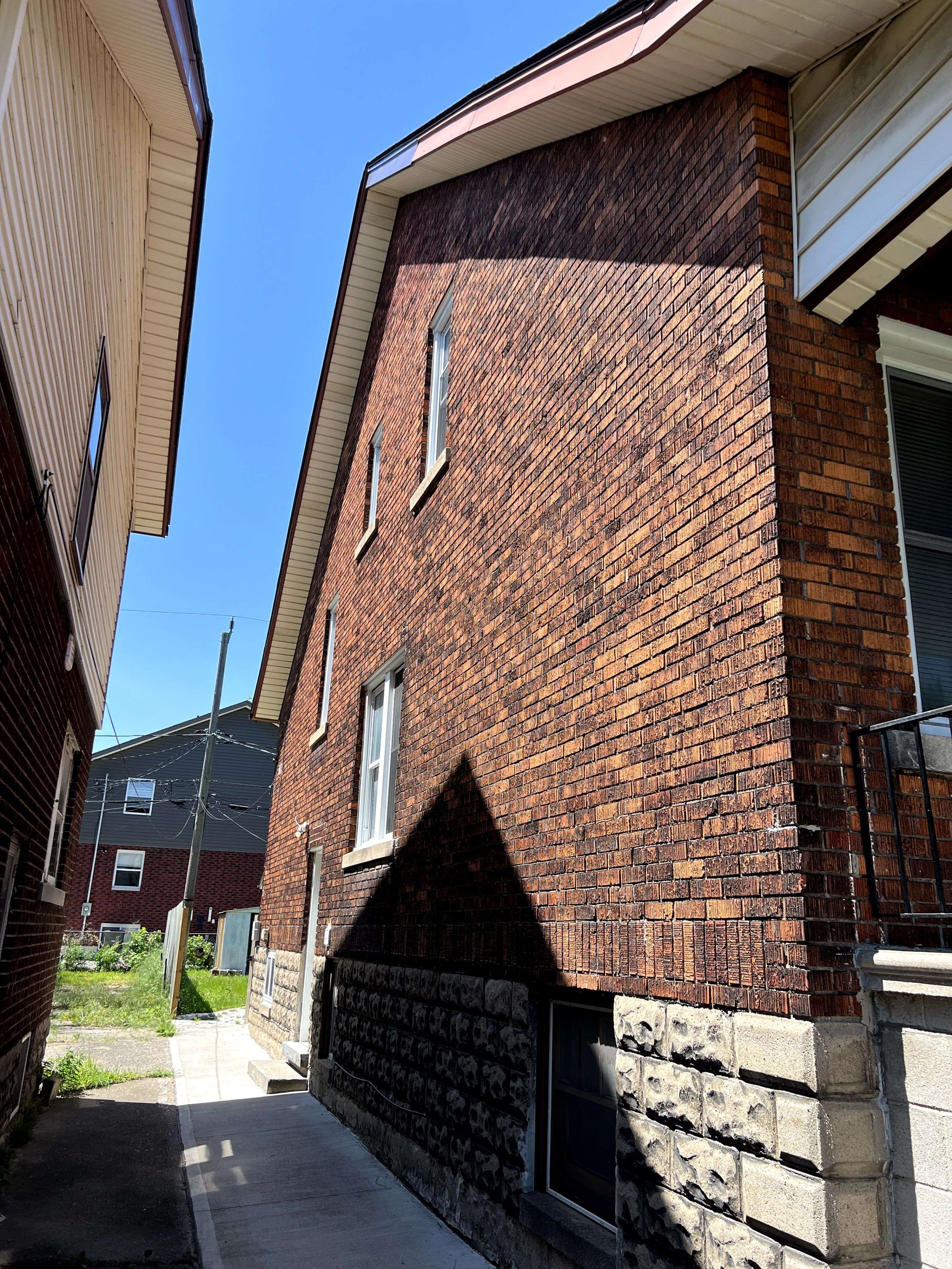 Windsor, ON N9B 2N6,703-705 Partington AVE