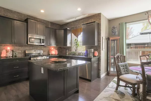 Airdrie, AB T4B 0J9,17 Luxstone Rise Southwest