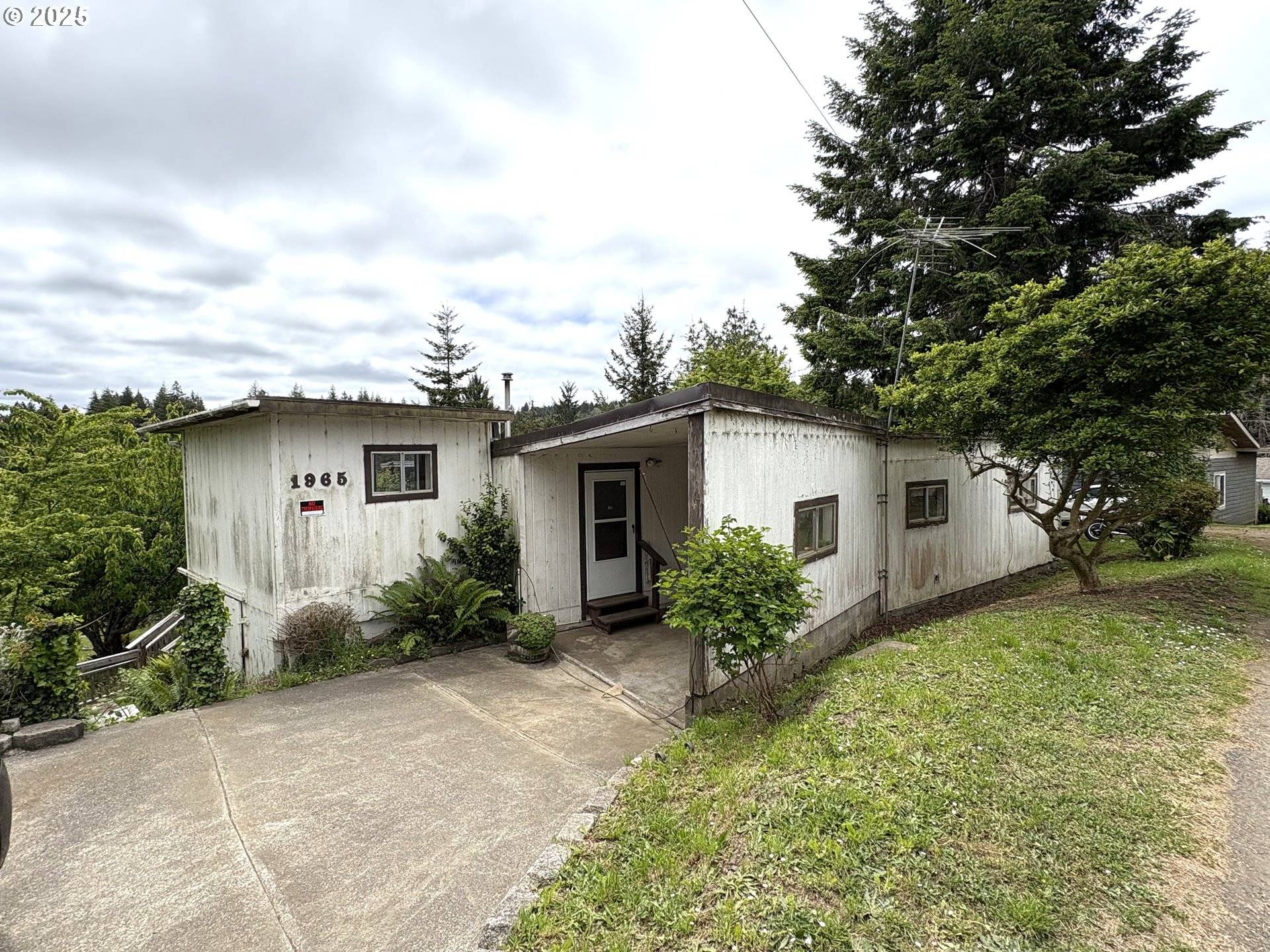 63474 3RD RD, Coos Bay, OR 97420