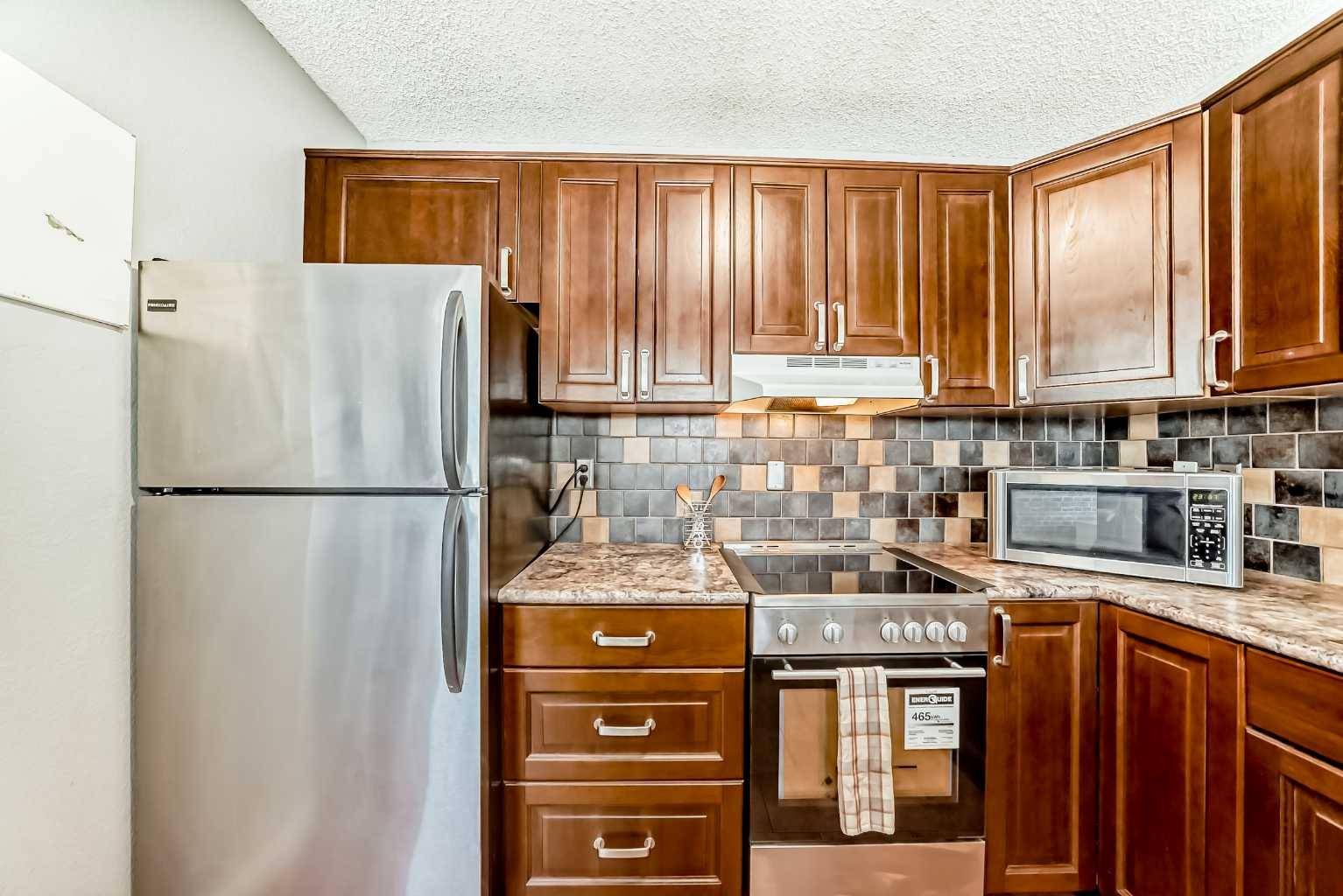 Calgary, AB T2E 3S9,809 4 ST NE #302