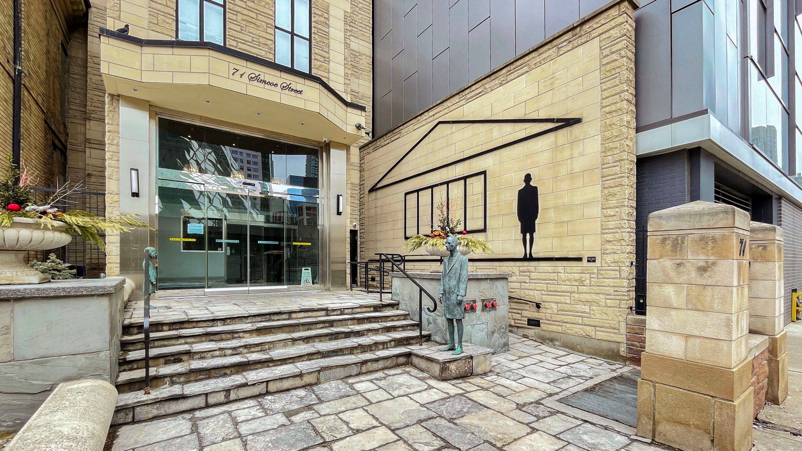 Toronto C01, ON M5J 2S9,71 Simcoe ST #1204