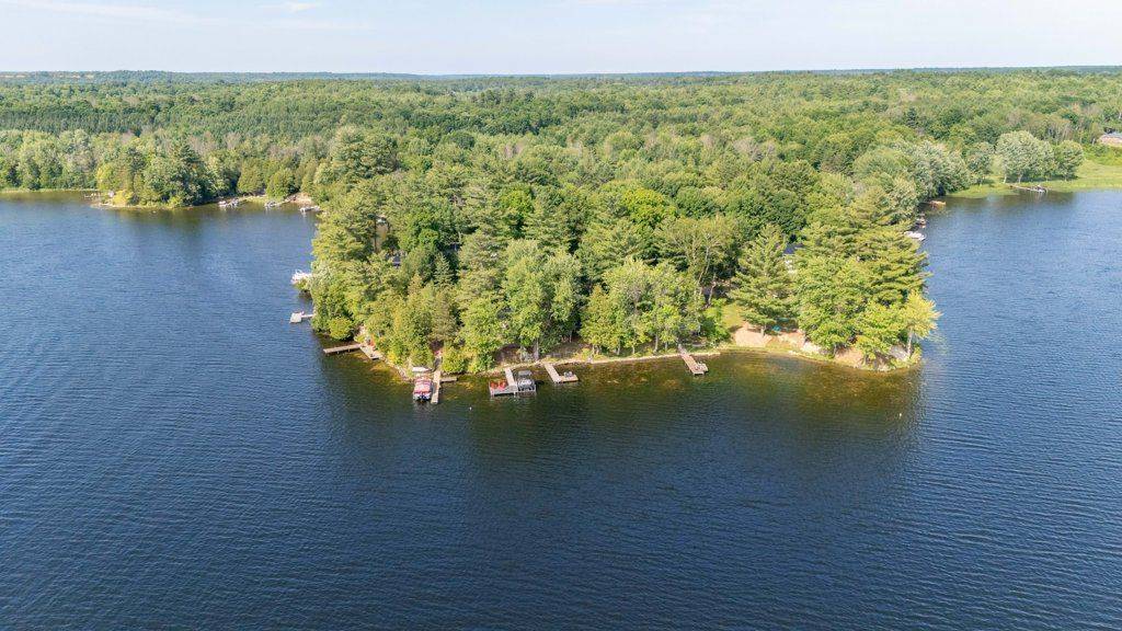 Rideau Lakes, ON K0E 1G0,108 Lb7a RD