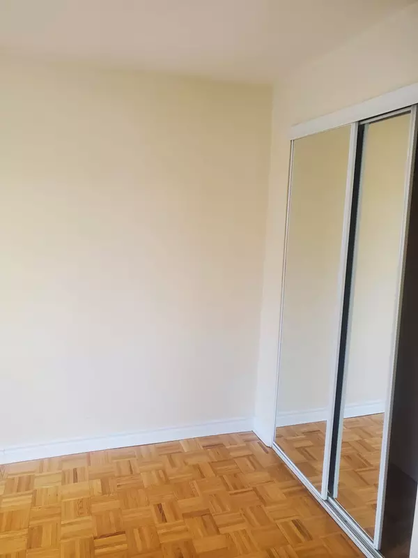 Pickering, ON L1W 2T3,677 Marksbury RD #Unit 7