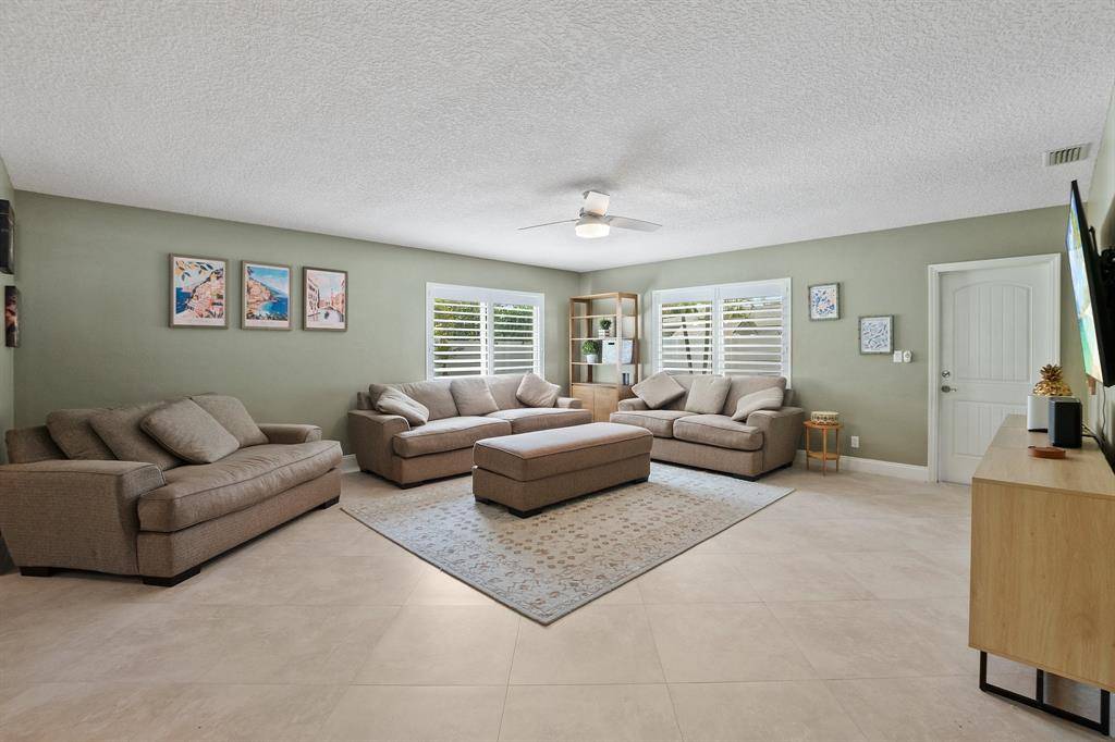 Fort Lauderdale, FL 33308,[StreetName,UnitNumber,StreetNumber,StreetDirPrefix]
