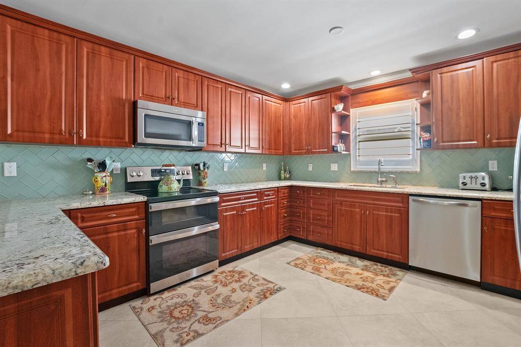 Fort Lauderdale, FL 33308,[StreetName,UnitNumber,StreetNumber,StreetDirPrefix]