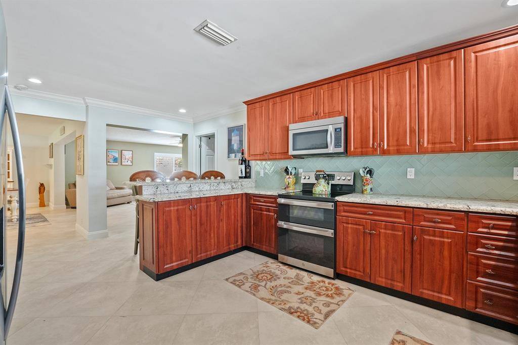 Fort Lauderdale, FL 33308,[StreetName,UnitNumber,StreetNumber,StreetDirPrefix]