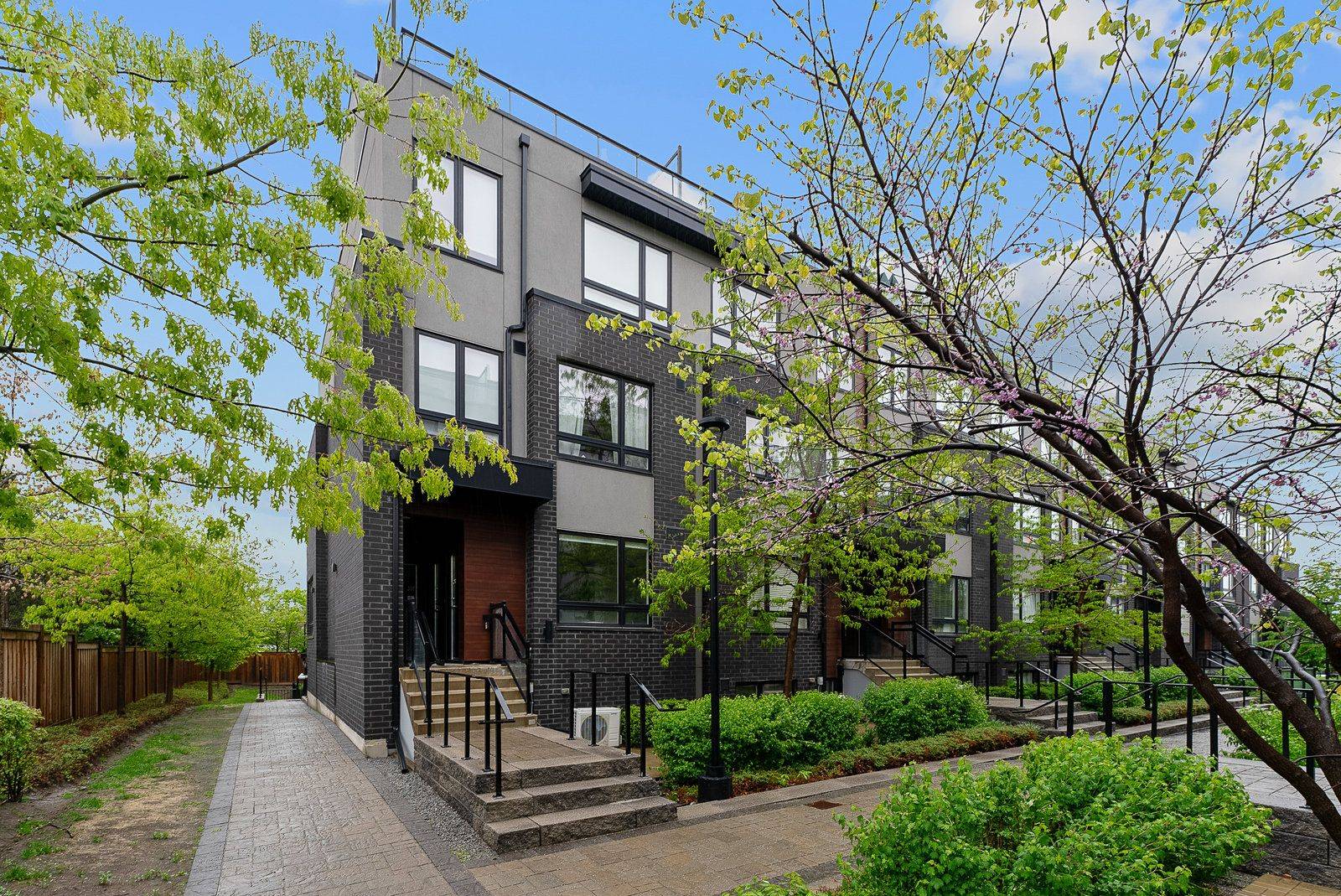 Toronto W04, ON M6B 1M7,1100 Briar Hill AVE #318