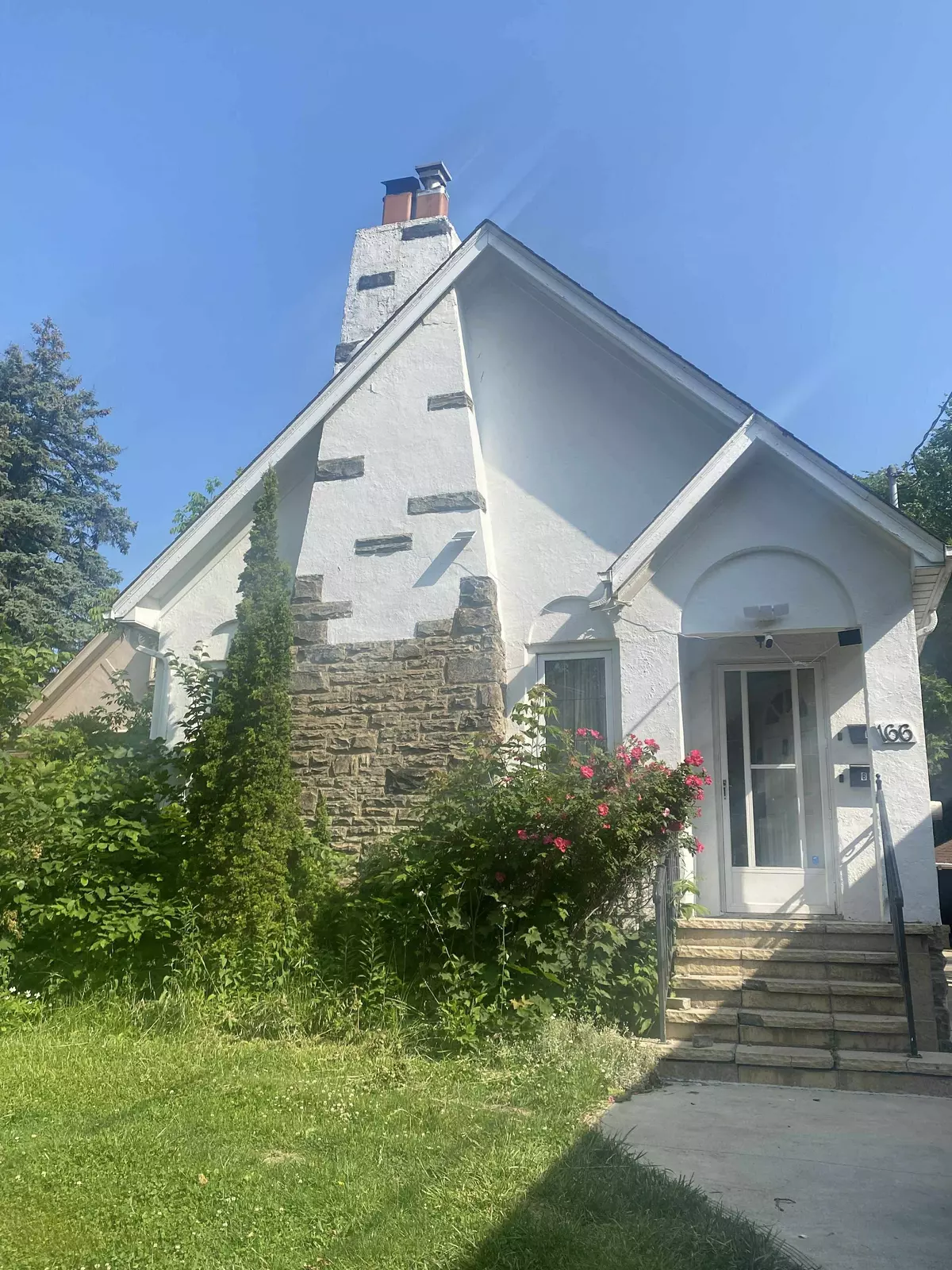 Toronto C03, ON M5P 1B3,166 Chaplin CRES #Basement