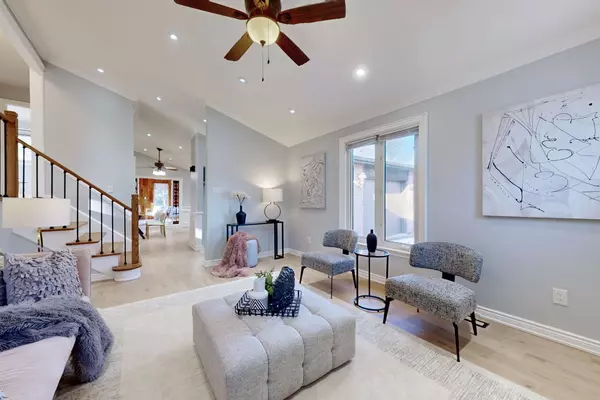 70 Belfry DR, Newmarket, ON L3Y 3G1