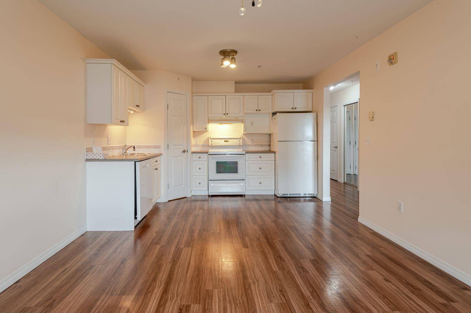 Grande Prairie, AB T8V 8G4,10402 111 ST #234