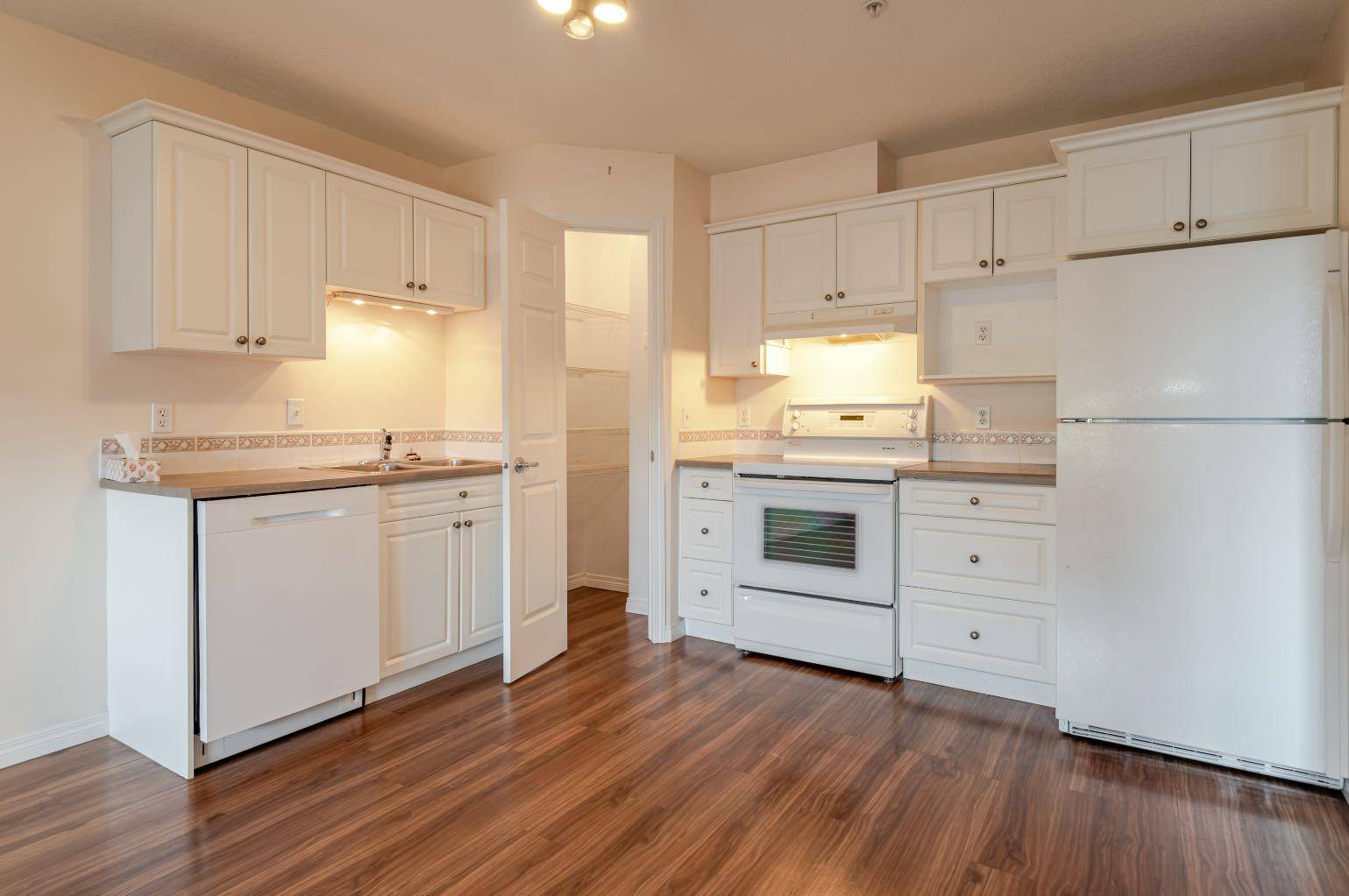 Grande Prairie, AB T8V 8G4,10402 111 ST #234