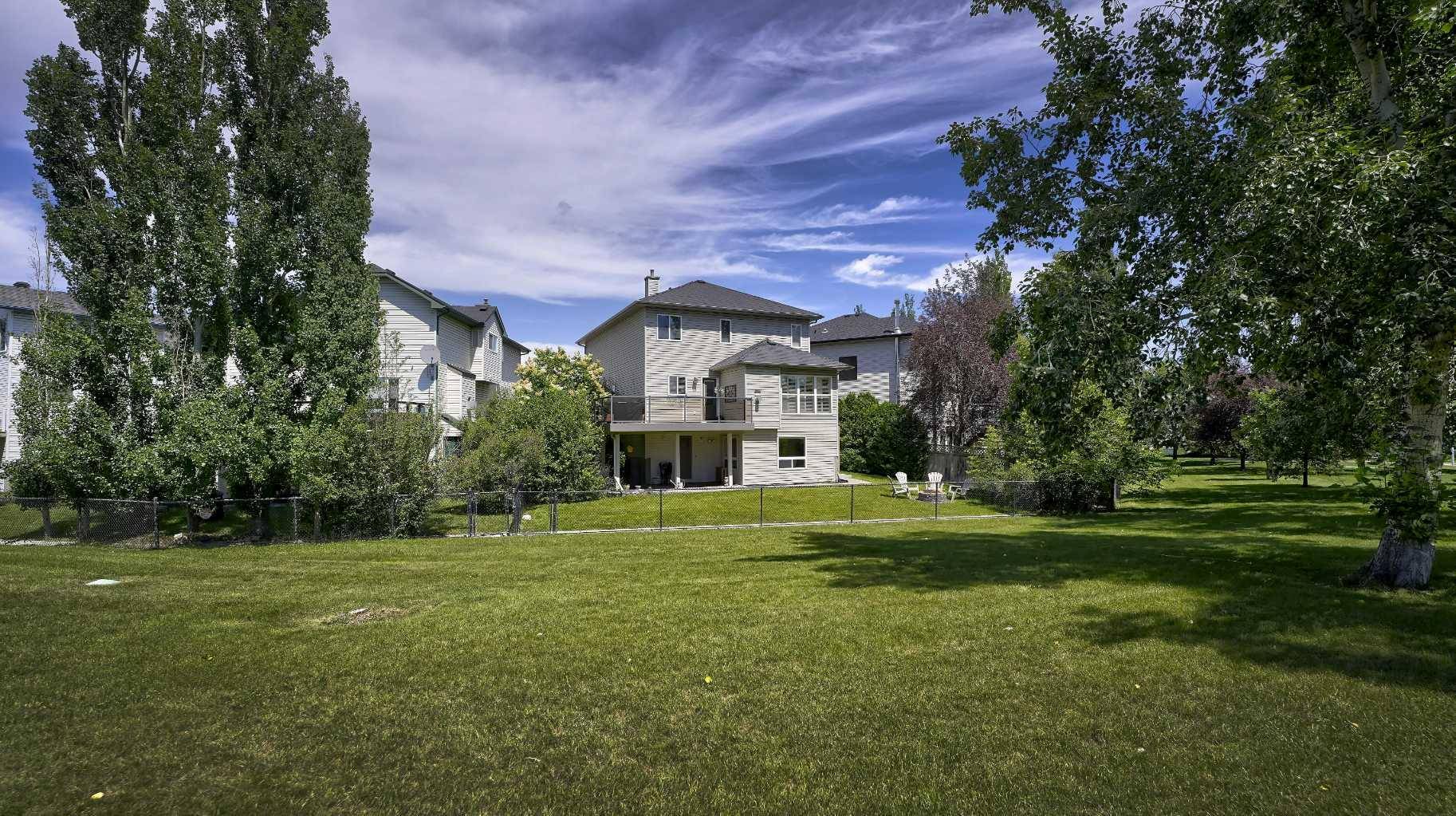 Calgary, AB T2Z 2T3,137 Douglas Ridge PL SE