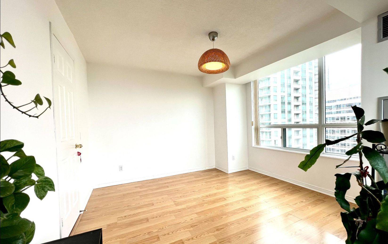 Toronto C14, ON M2N 6W1,238 Doris AVE #2009