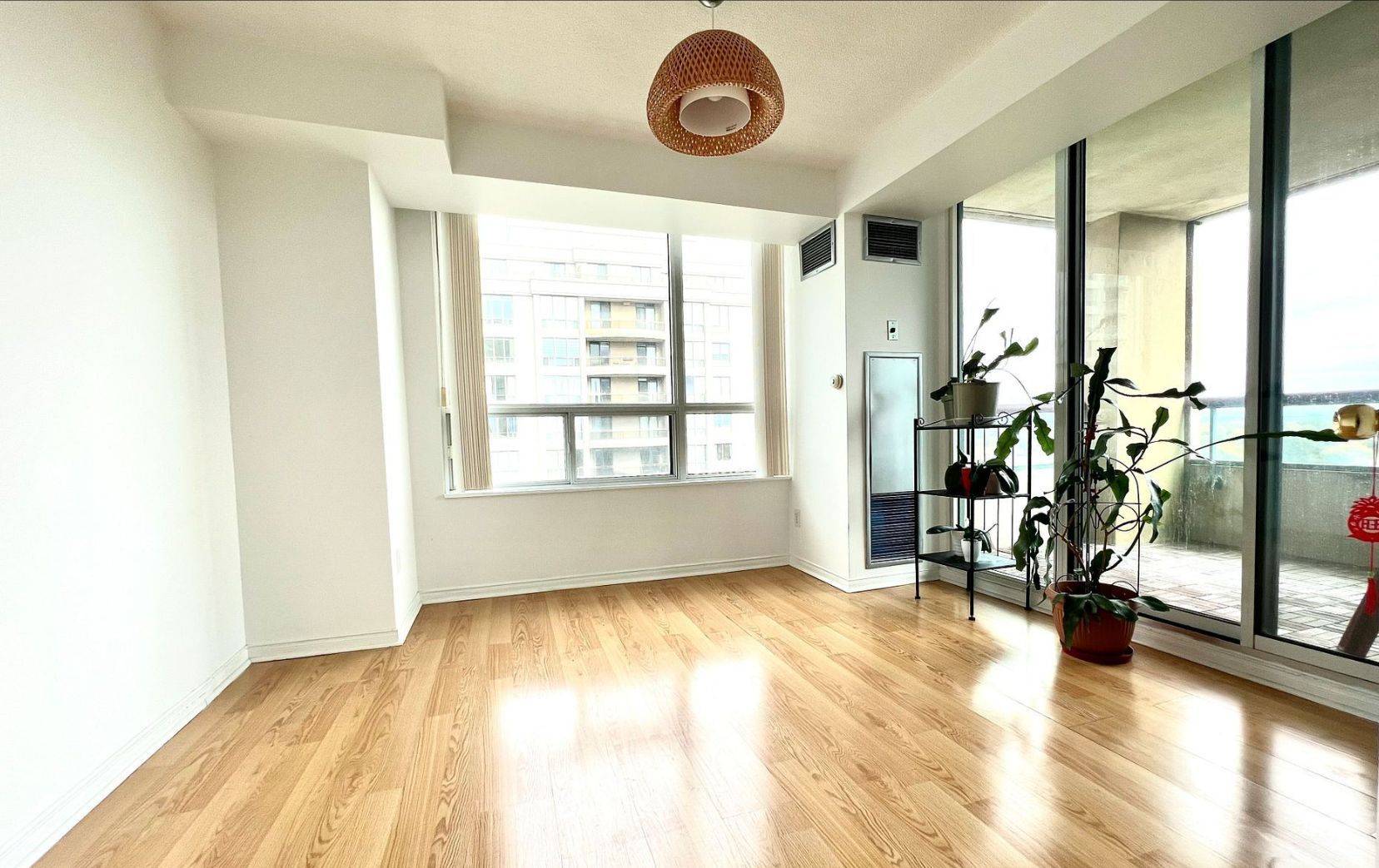 Toronto C14, ON M2N 6W1,238 Doris AVE #2009