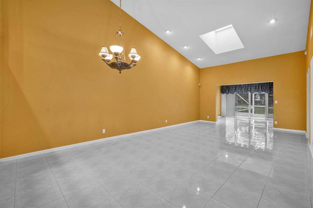 Boynton Beach, FL 33437,7280 Summer Tree Dr #B