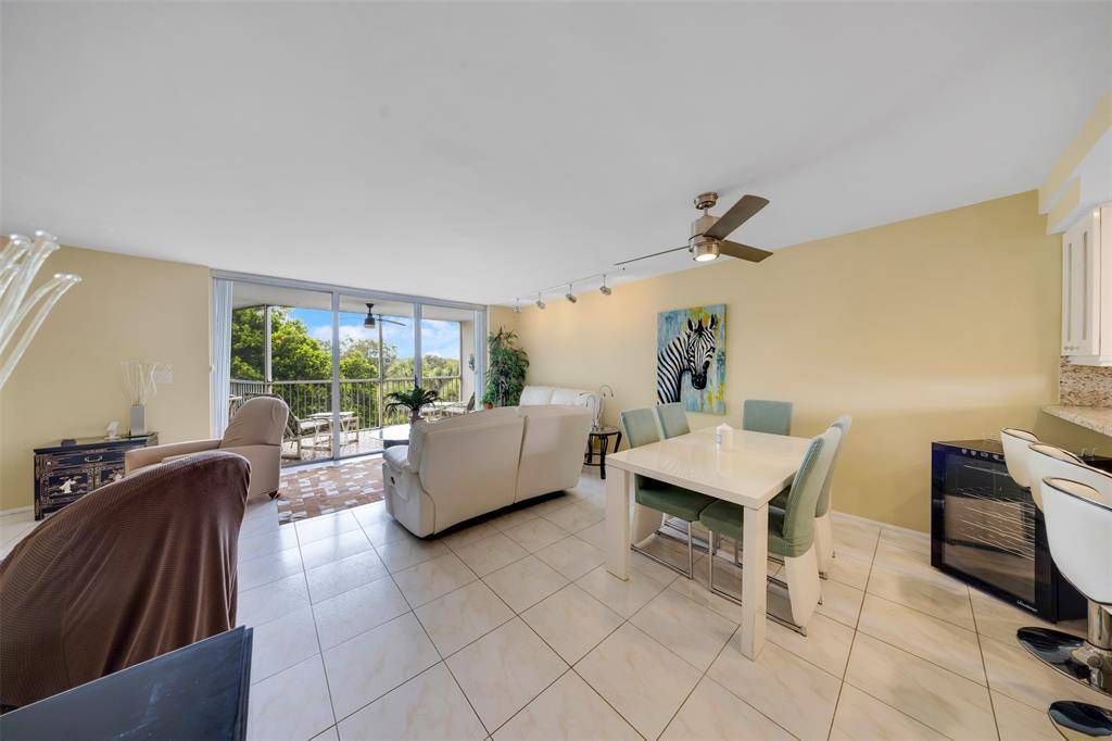 Pompano Beach, FL 33069,3900 Oaks Clubhouse Dr #405