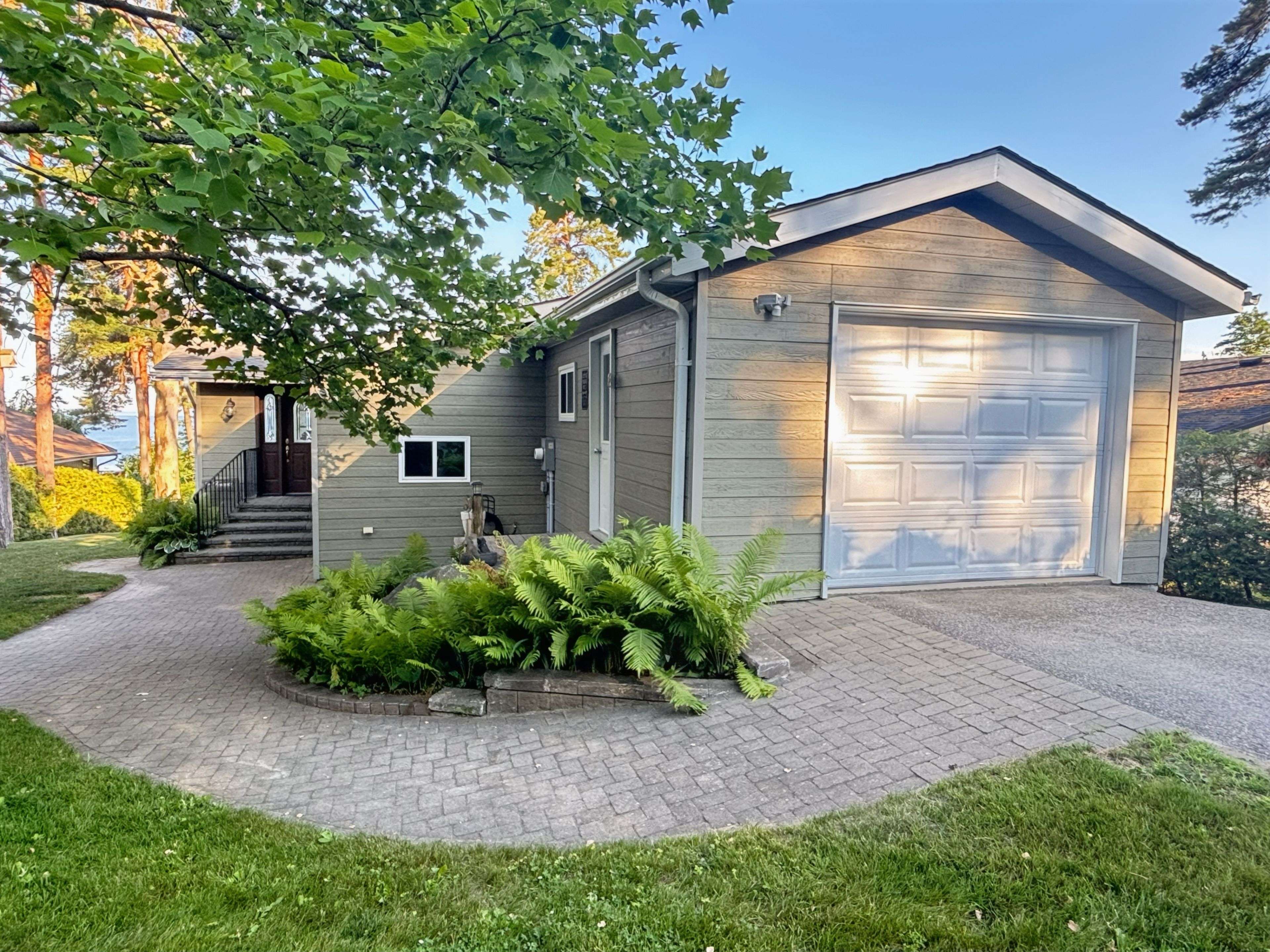 Oro-medonte, ON L3V 6H1,1185 Woodland DR