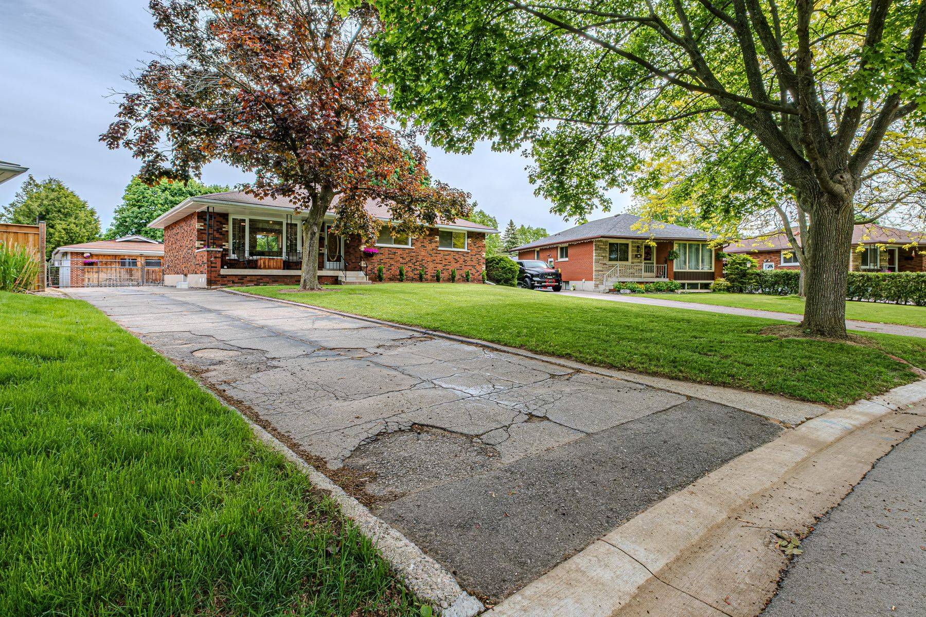 8 Robroy CT, Brantford, ON N3R 3E3