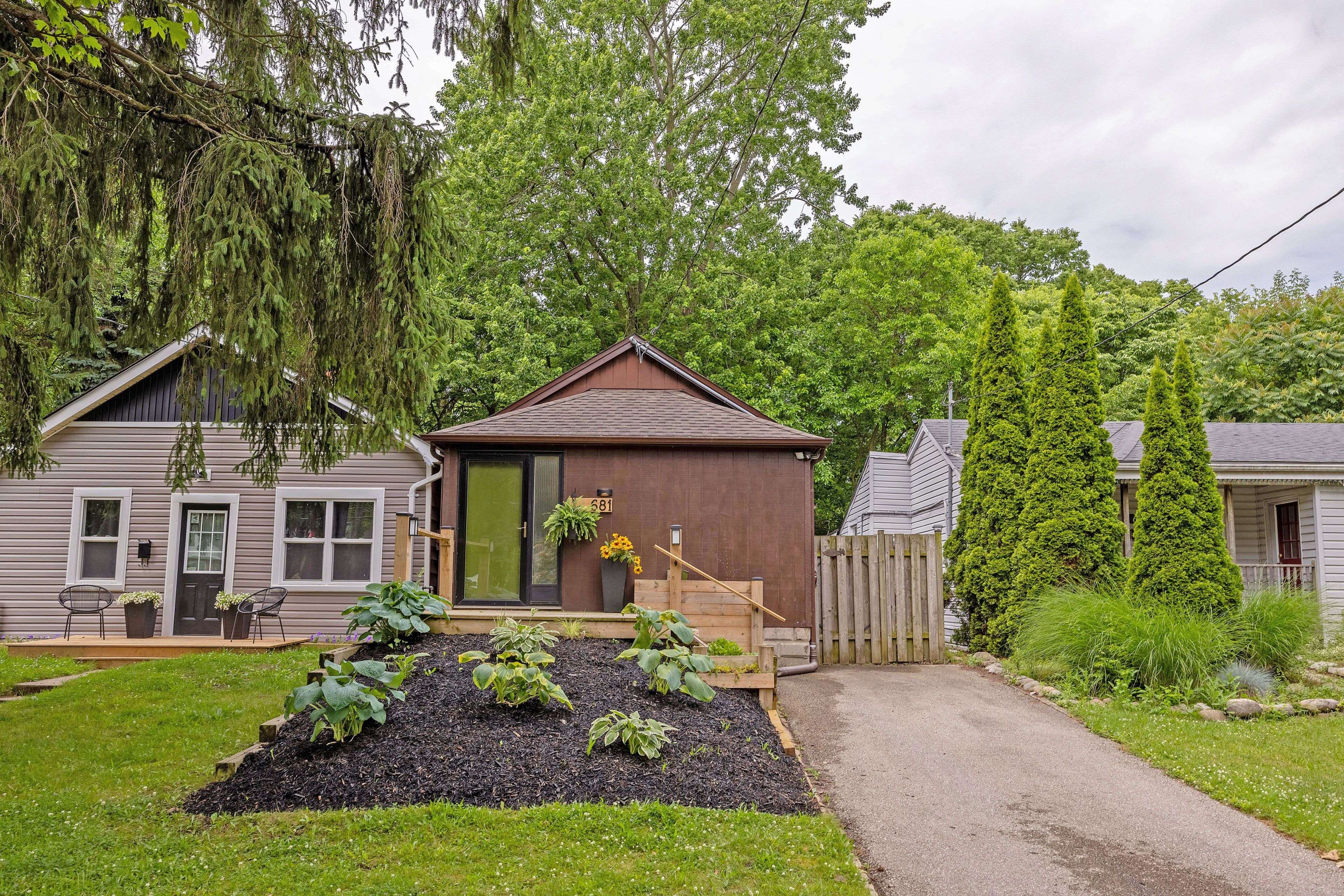 681 William ST, London East, ON N5Y 2R3