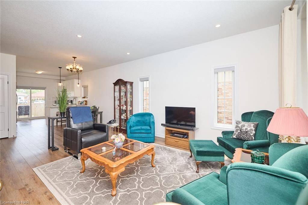 Fort Erie, ON L2A 0C6,8 King ST
