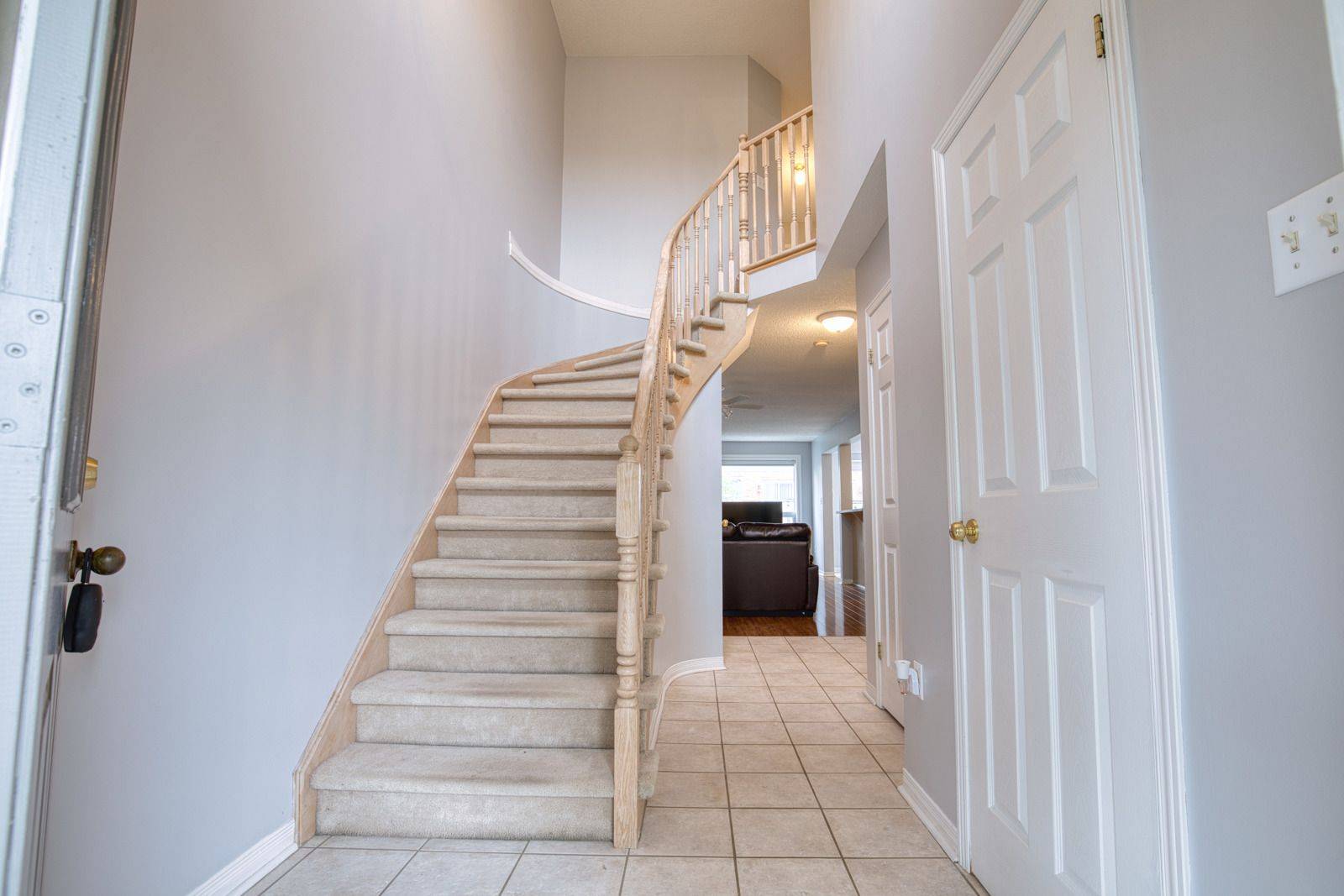 Hamilton, ON L8J 3V8,800 Paramount DR #2