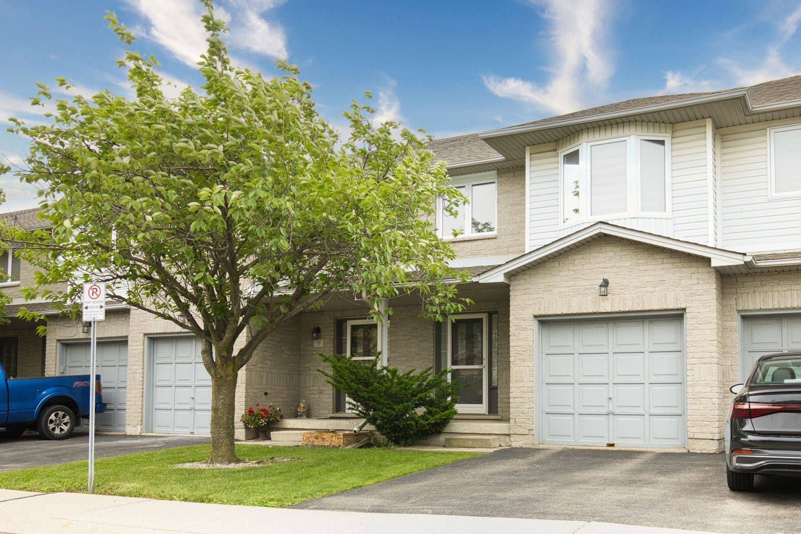 Hamilton, ON L8J 3V8,800 Paramount DR #2