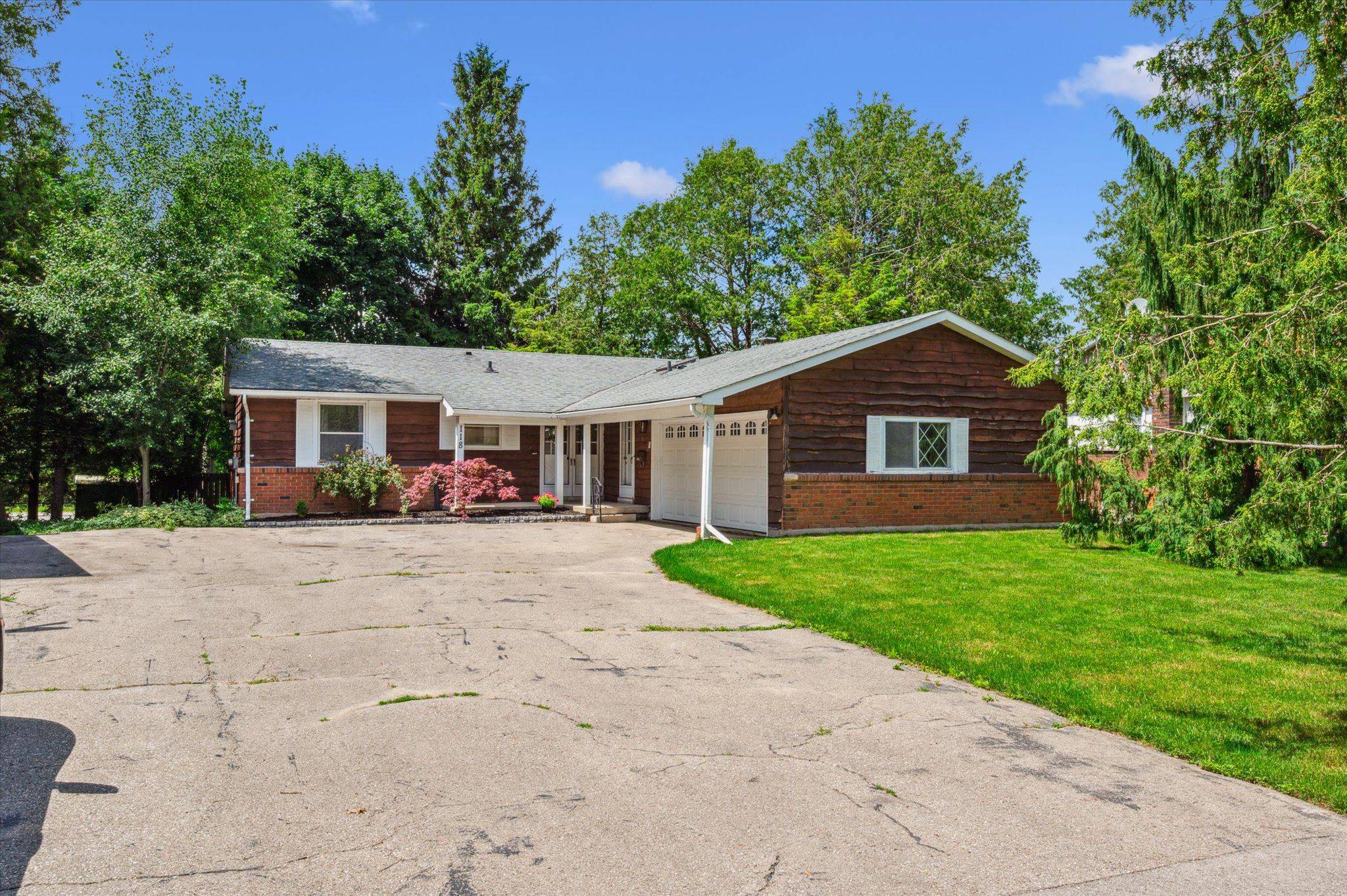 Waterloo, ON N2L 4C3,118 Moccasin DR