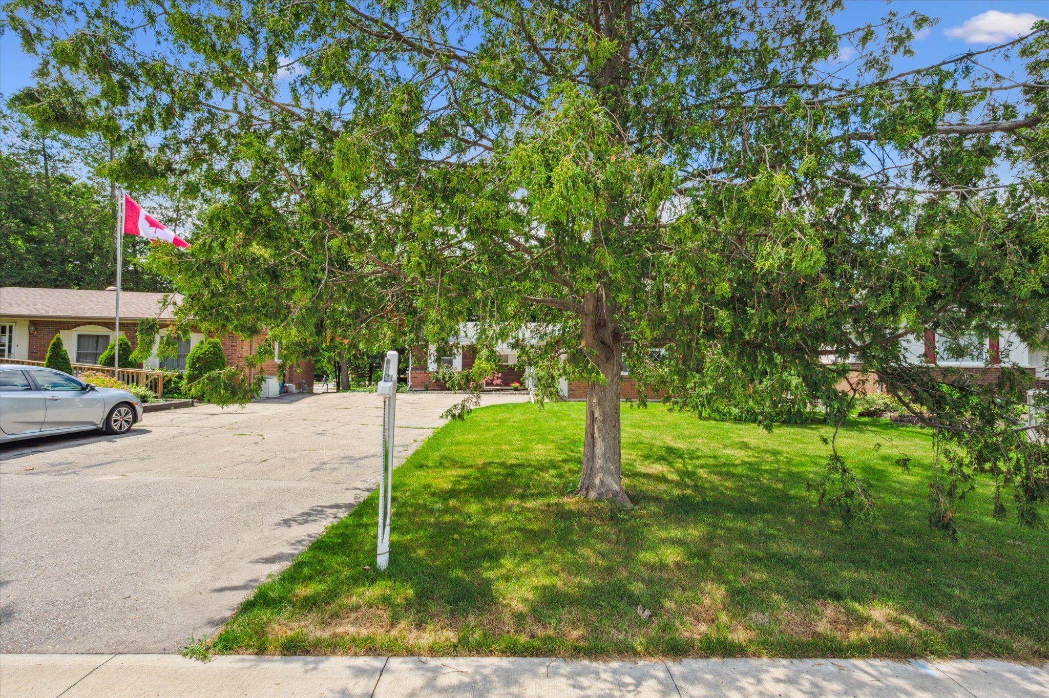 Waterloo, ON N2L 4C3,118 Moccasin DR