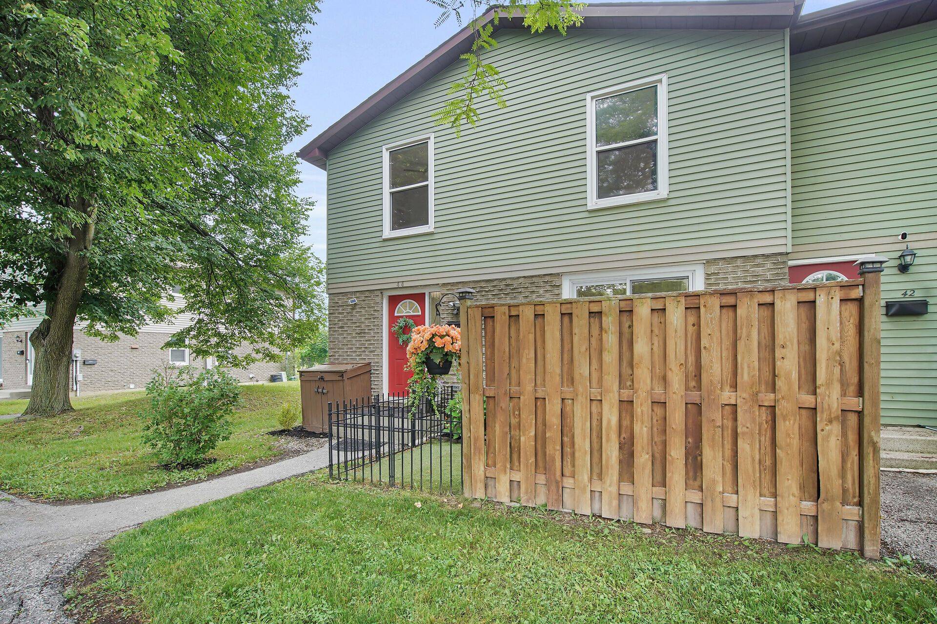 London North, ON N6H 4R4,70 Fiddlers Green RD #44