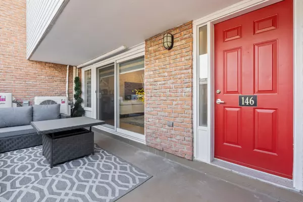 146 MILESTONE CRES E #52, Aurora, ON L4G 3M2