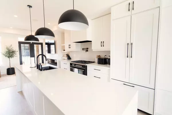 Vaughan, ON L6A 3Y9,10250 Keele ST #3