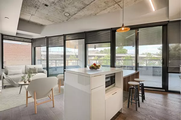 Toronto W01, ON M6R 0A4,383 Sorauren AVE #209