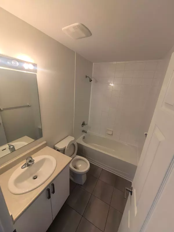 Brampton, ON L6Y 6G2,1 Beckenrose CT #68