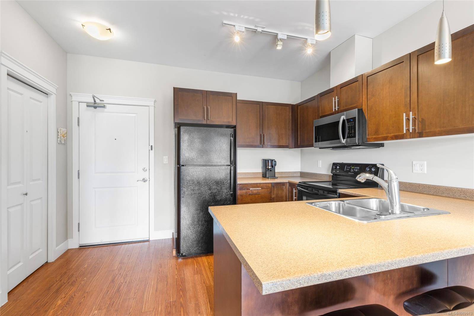Colwood, BC V9B 0G9,2220 Sooke Rd #407