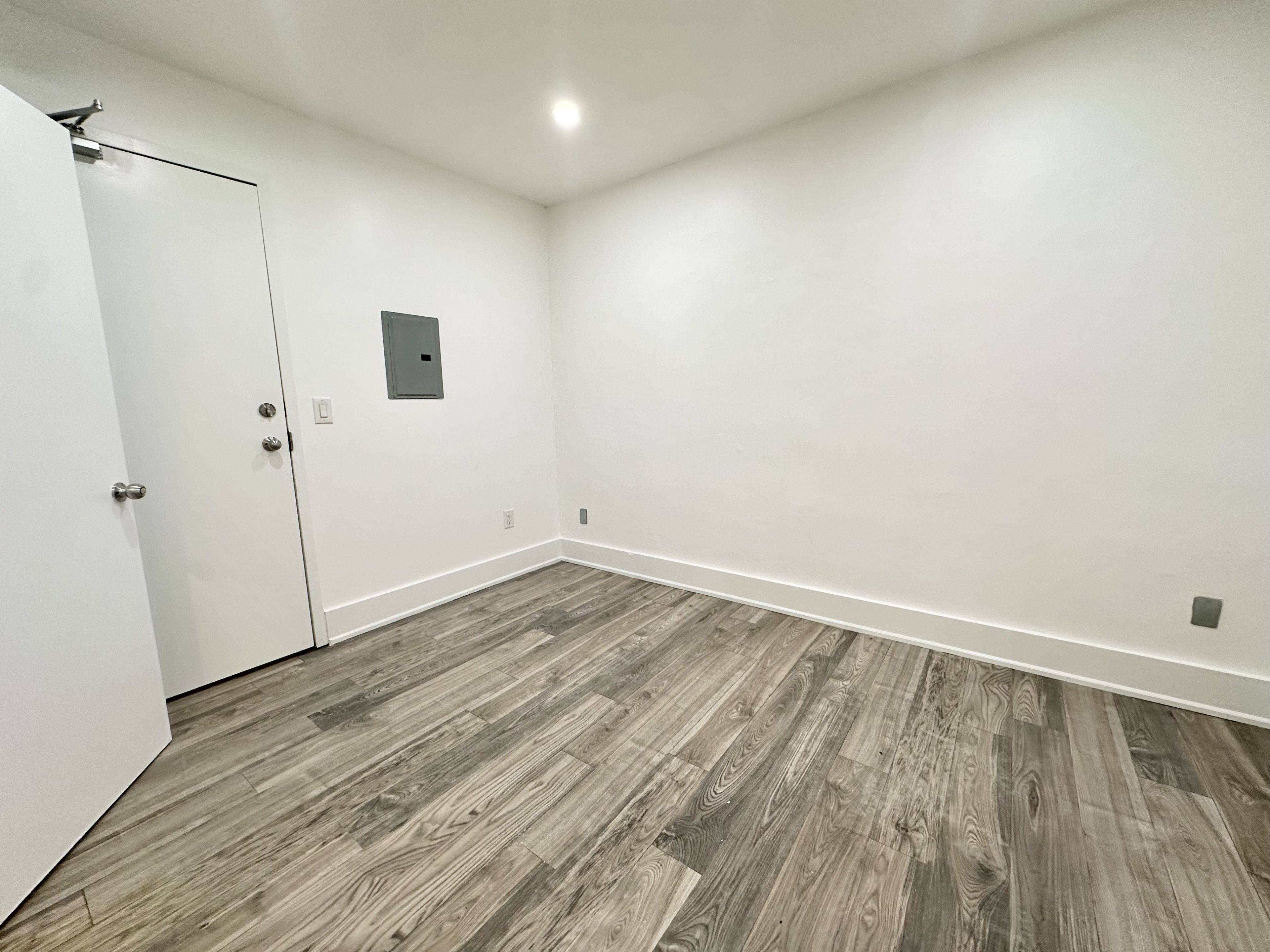 Toronto C01, ON M6H 3W3,432 St Clarens AVE #303