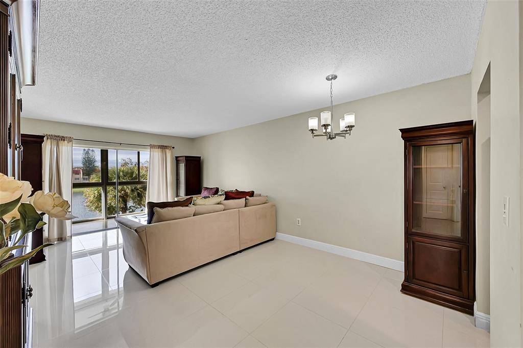 Sunrise, FL 33322,2931 Sunrise Lakes Dr #301