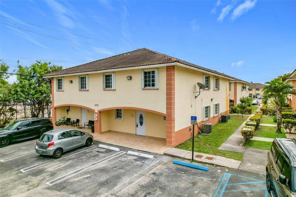 Hialeah, FL 33015,6753 NW 182nd St #104