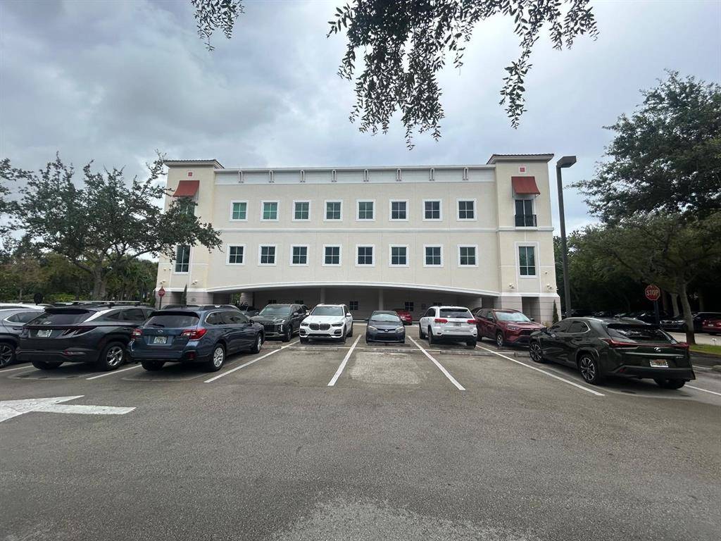 Miramar, FL 33027,12600 PEMBROKE RD #304