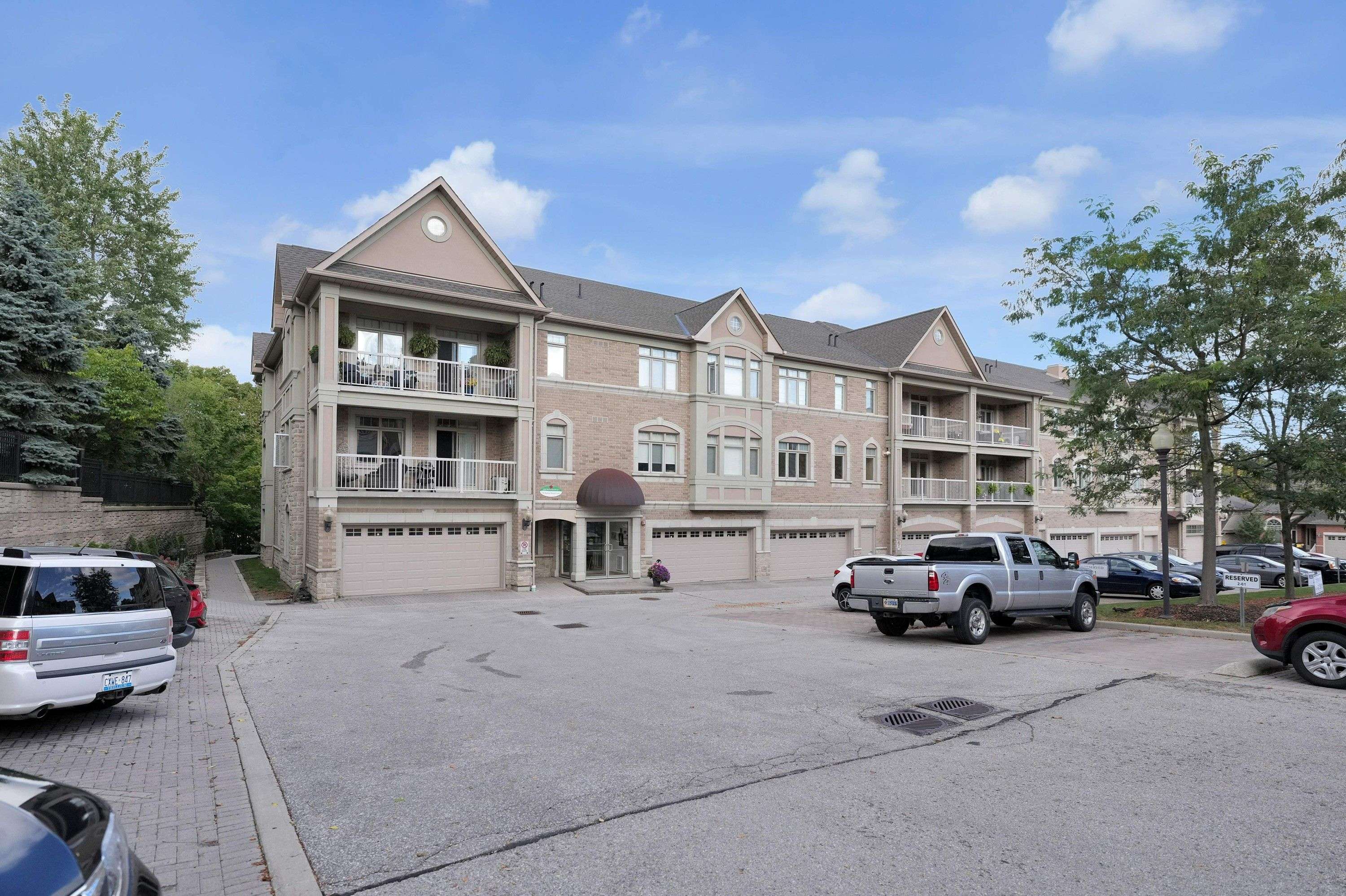 78 Sunset BLVD #108, New Tecumseth, ON L9R 2H5