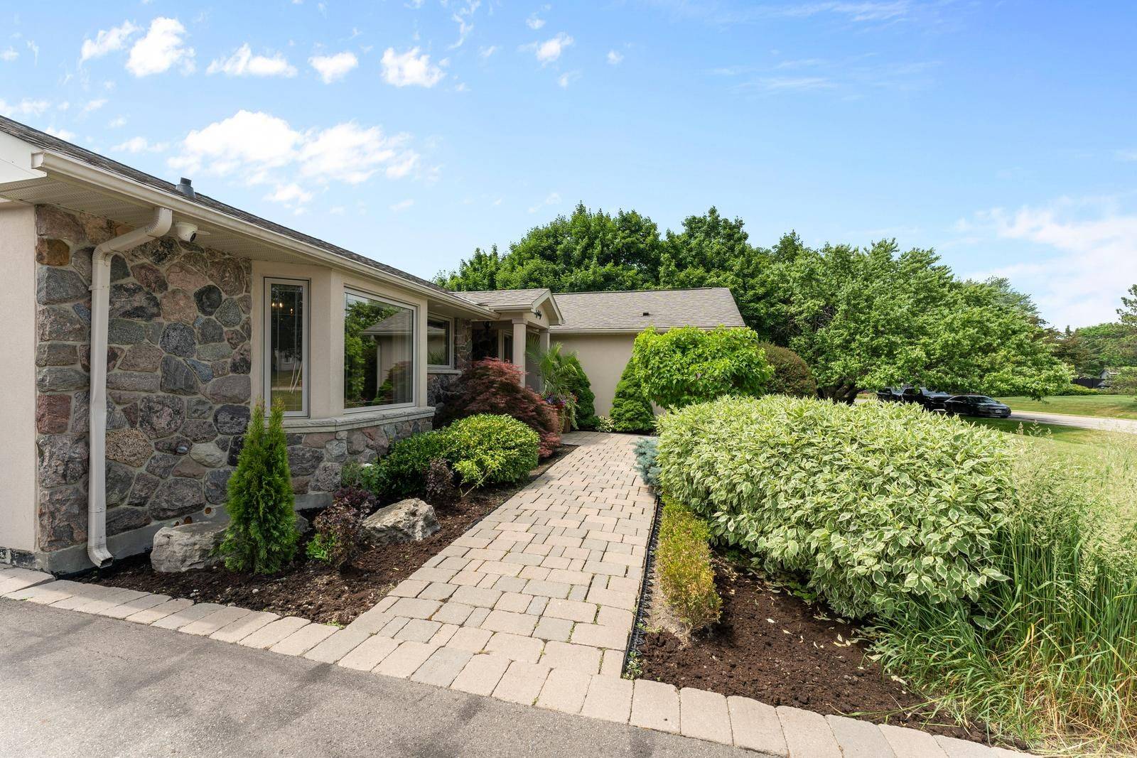 King, ON L0G 1N0,80 Noblewood DR