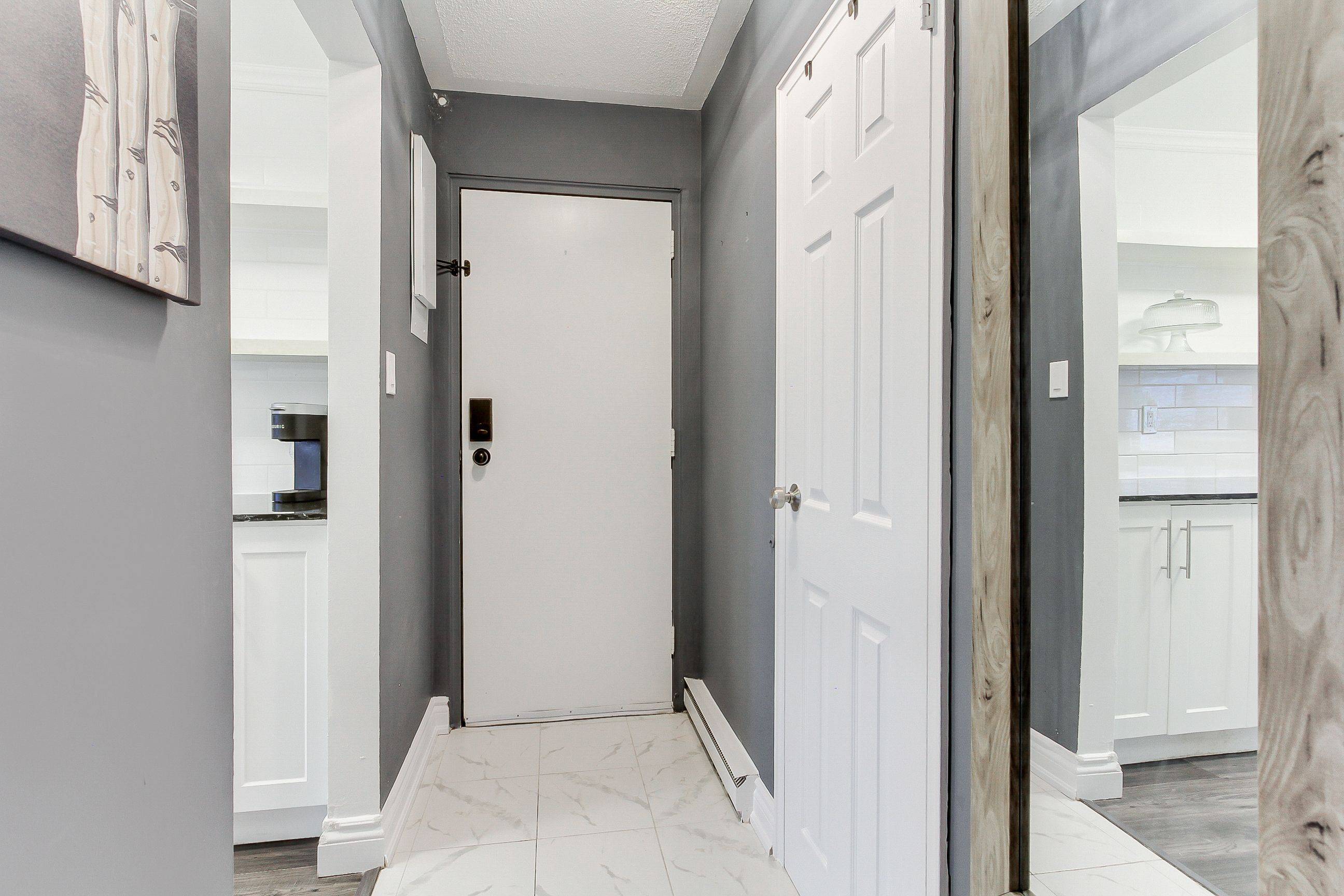 Bradford West Gwillimbury, ON L3Z 1G6,136 Scanlon AVE #9