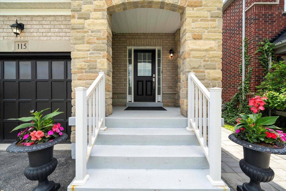 Bradford West Gwillimbury, ON L3Z 0E2,115 Meadowhawk TRL
