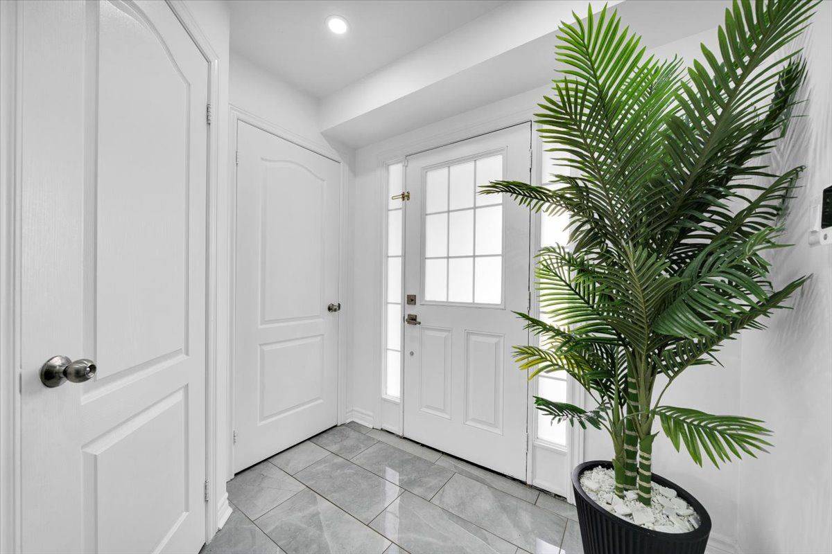 Bradford West Gwillimbury, ON L3Z 0E2,115 Meadowhawk TRL
